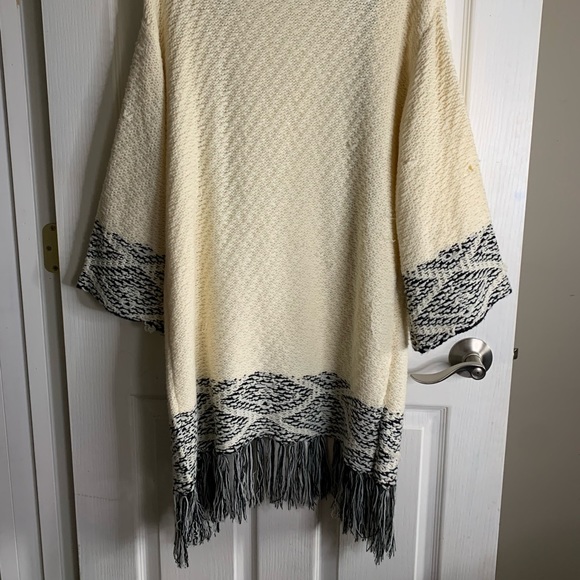 Charlotte Russe Cardigan - Picture 4 of 5